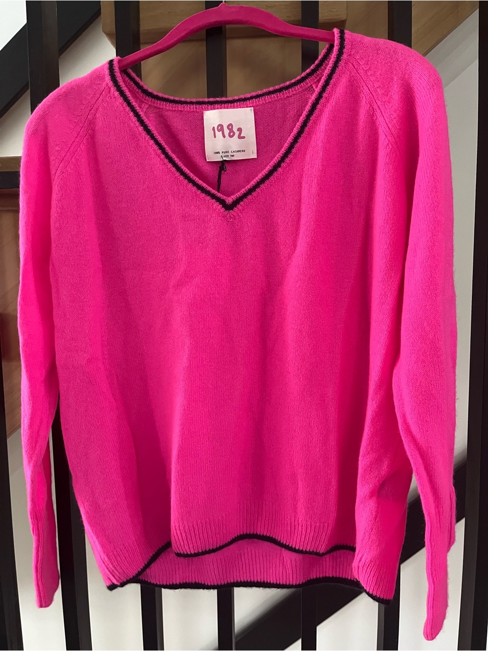 NWT 1982 Hot Pink Cashmere V-Neck Sweater Size Two